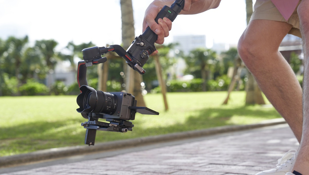 sony-fx30-videocamera-applicazione-con-gimbal